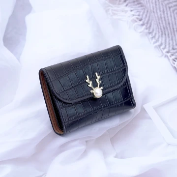 小鹿珍珠鱷魚紋皮革&times;三折短皮夾&times;黑色