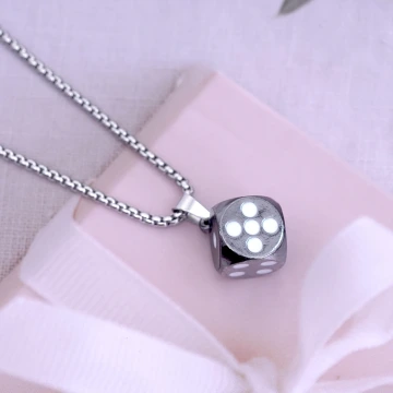 黑色金屬骰子&times;長項鍊