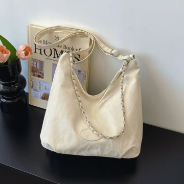 炫紋麂皮&times;斜背包&times;白色