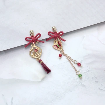 蝴蝶古風窗花&times;不對稱三角耳夾