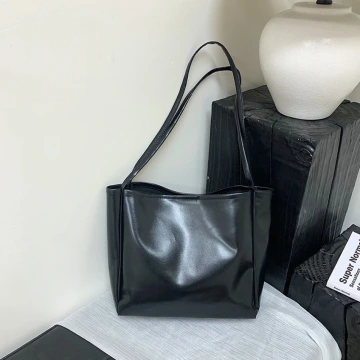 日常皮革素面&times;肩背包&times;黑色