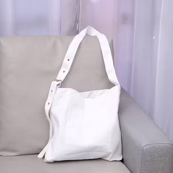 個性素面帆布皮帶扣×斜背包×白色
