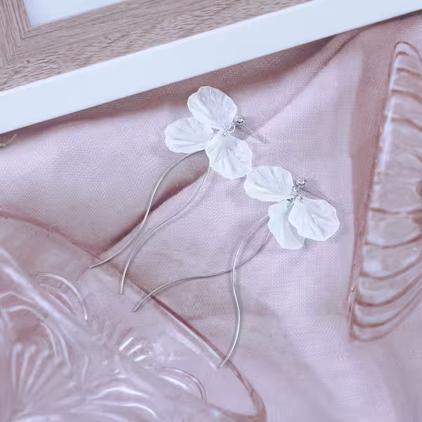 白花瓣波浪線條×吊墜耳環