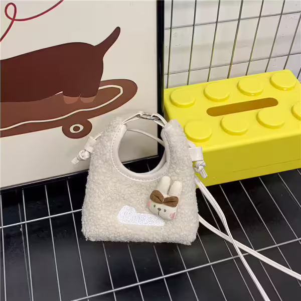Cutie小兔羊羔捲毛&times;斜背包&times;白色