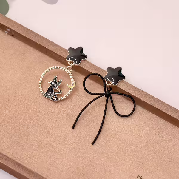 黑貓線條蝴蝶結&times;不對稱吊墜耳環