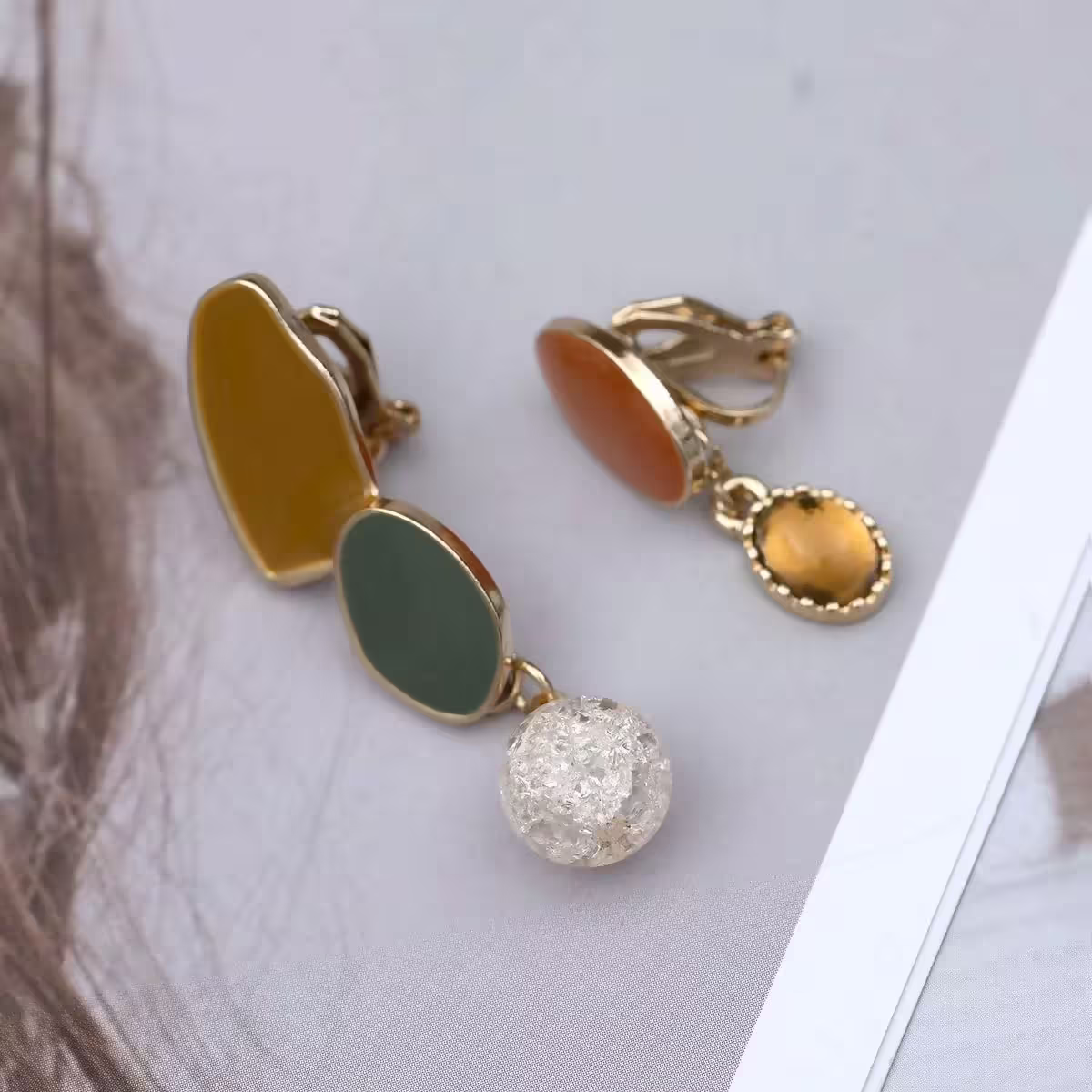 撞色顏料點點&times;不對稱三角耳夾-第5張