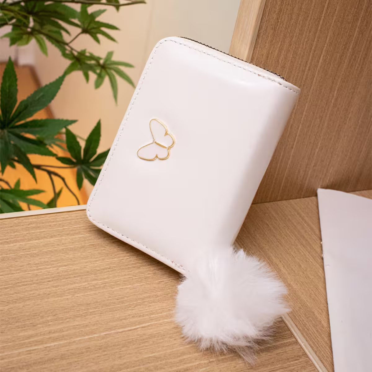 亮漆皮革白蝴蝶毛球×拉鍊短皮夾×白色-第2張