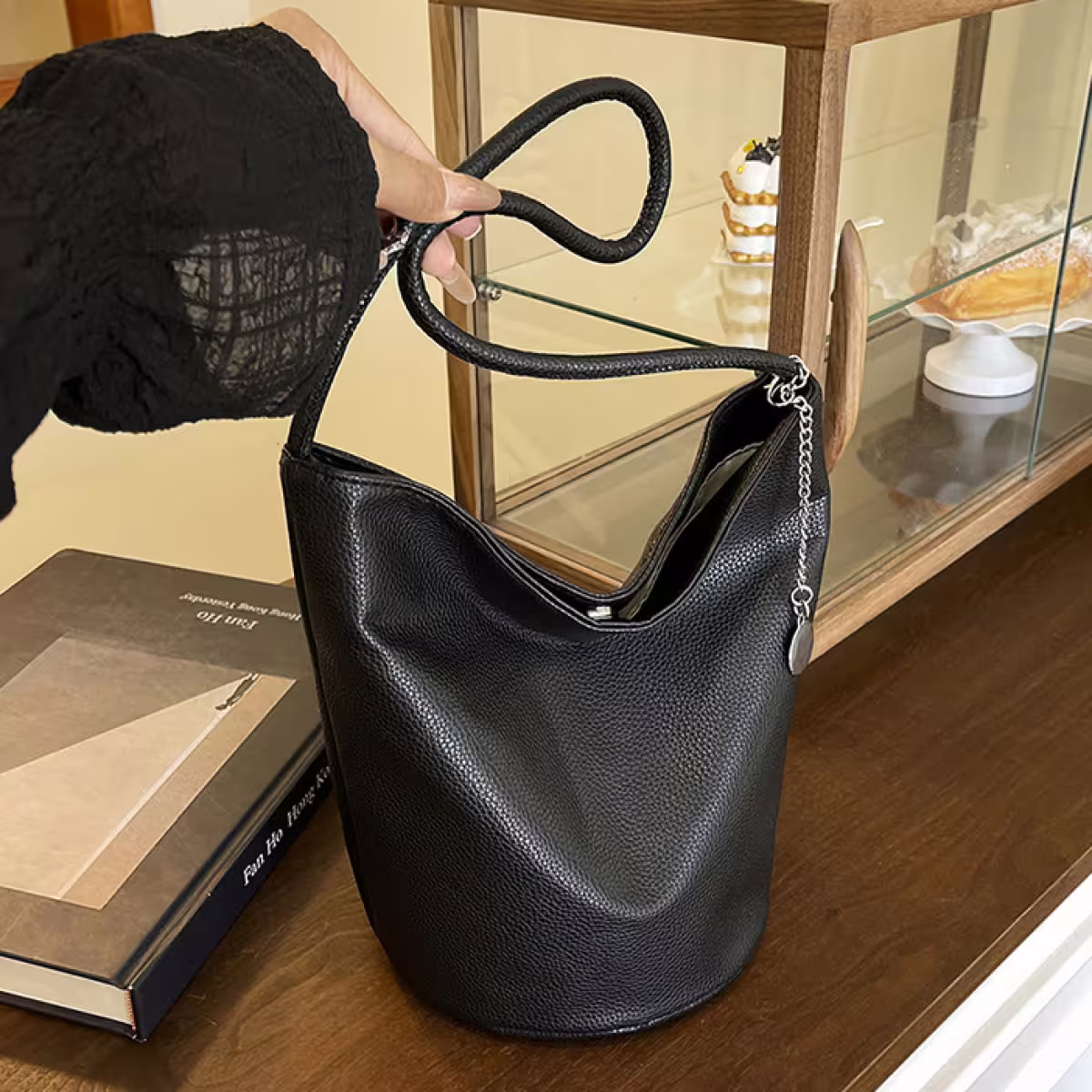 皮革圓身水桶包×肩背包×黑色-第3張