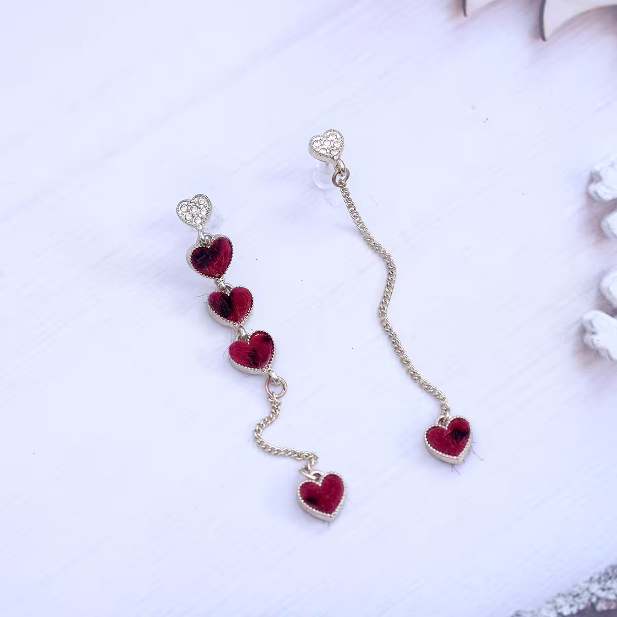 植絨紅豹愛心×不對稱吊墜耳環-第2張
