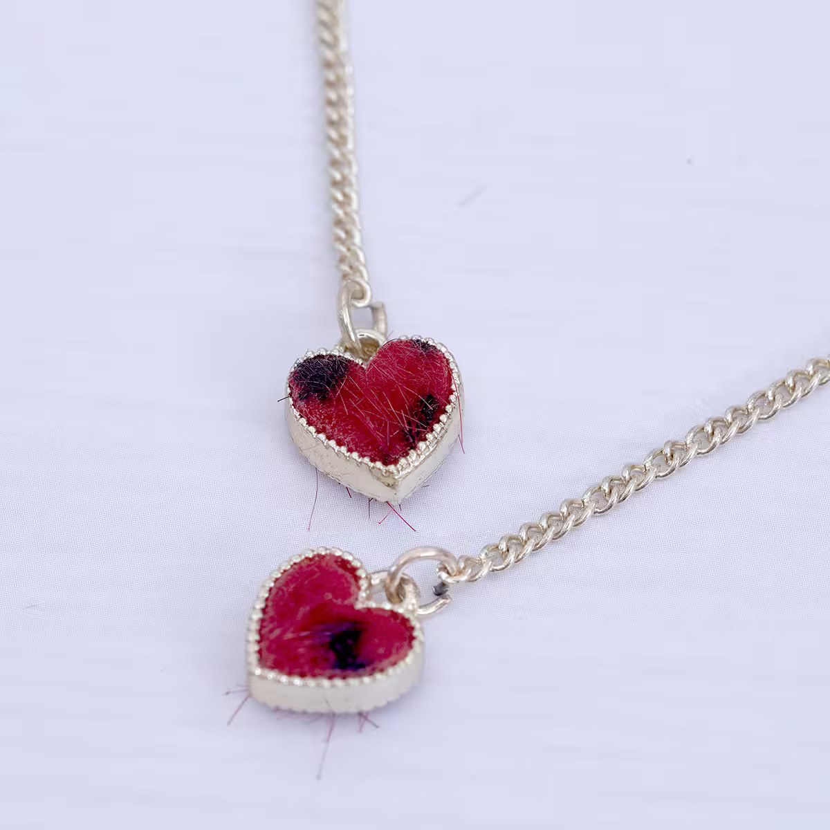 植絨紅豹愛心×不對稱吊墜耳環-第3張