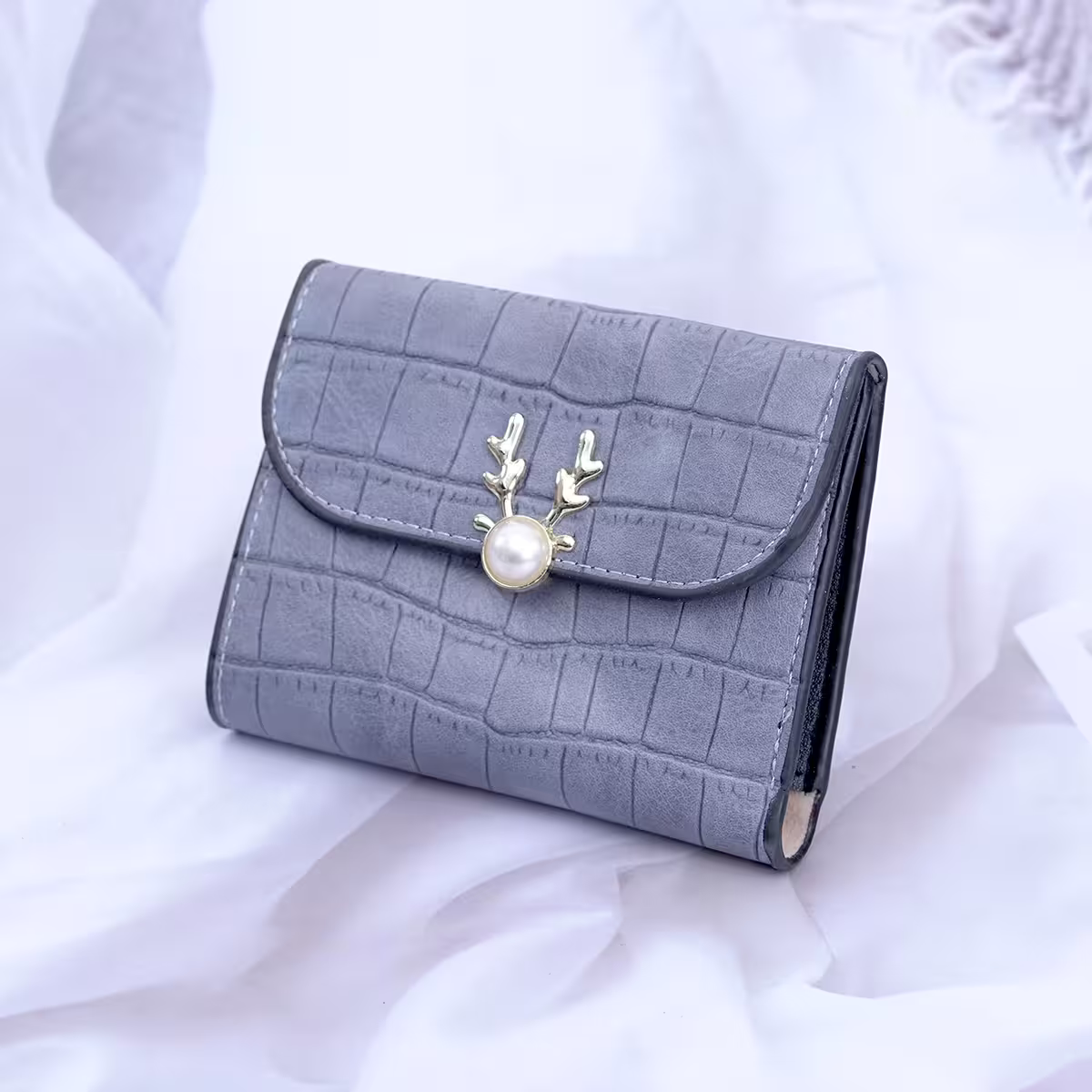 小鹿珍珠鱷魚紋皮革×三折短皮夾×藍色-第3張