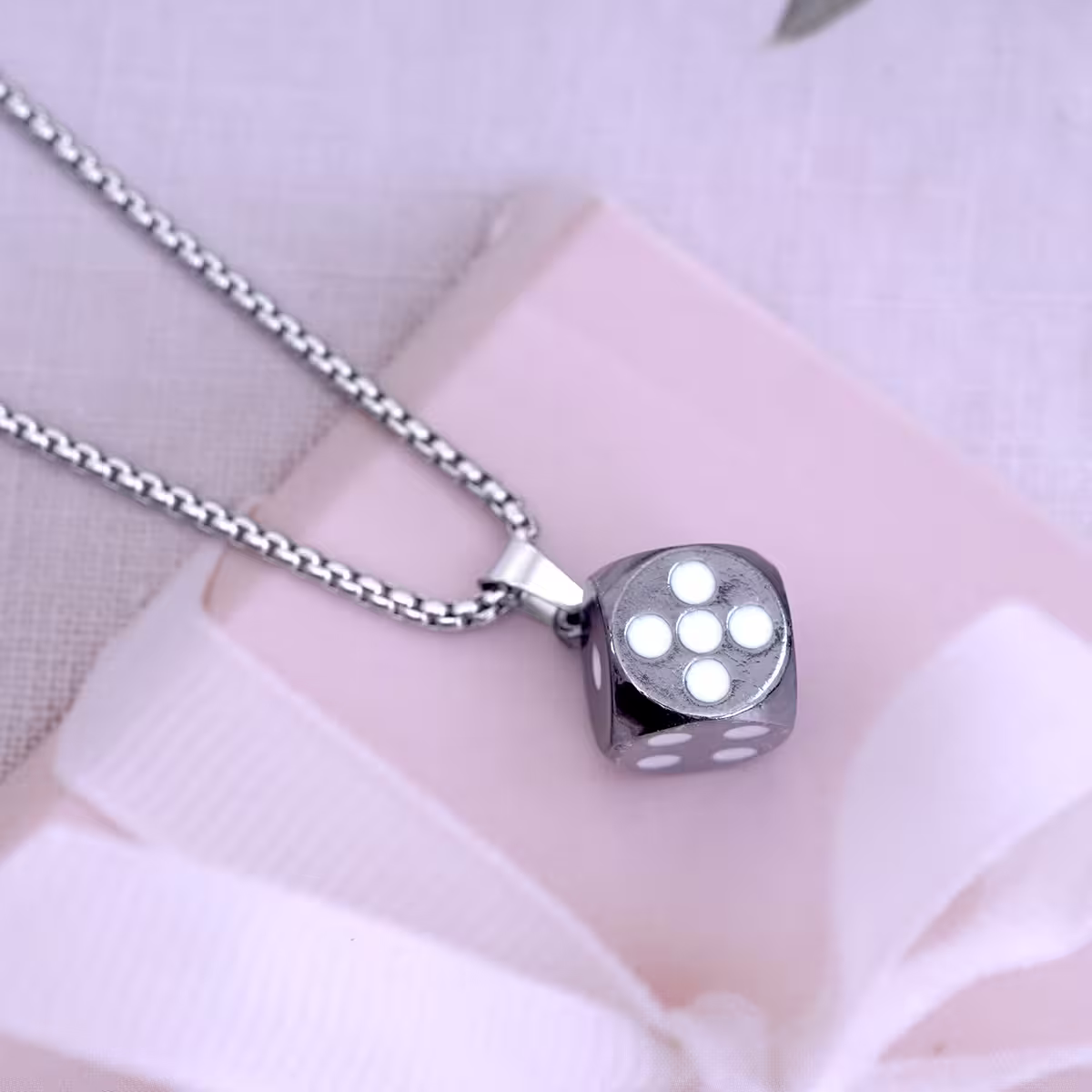 黑色金屬骰子×長項鍊-第1張