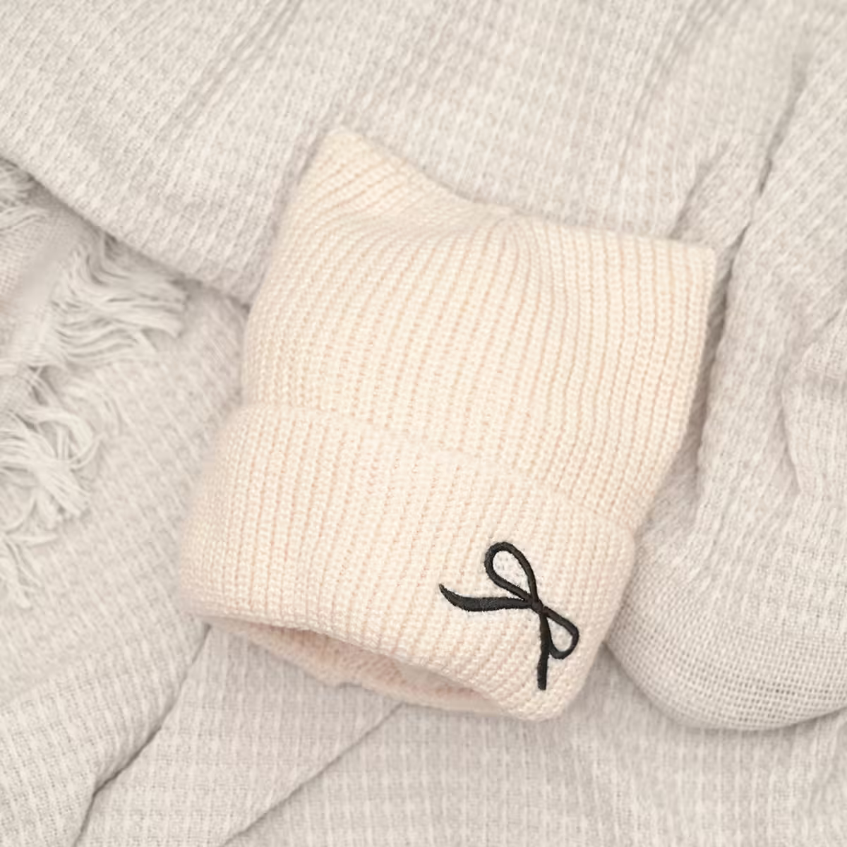 平頭俏貓耳蝴蝶結&times;毛帽&times;米白-第1張