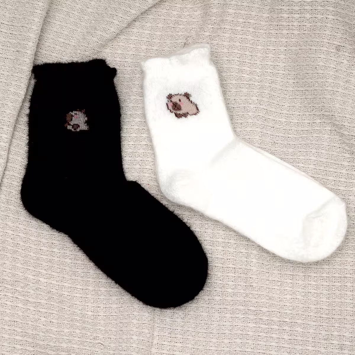 卡皮巴拉毛襪&times;中筒襪&times;二雙套件襪子組&times;黑白-第1張