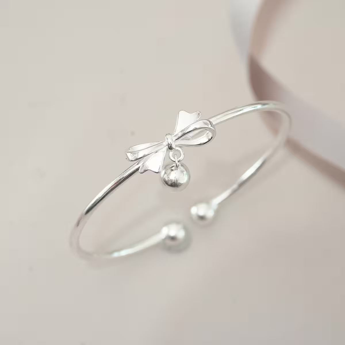 925銀飾&times;蝴蝶領結小鈴鐺&times;開口手環-第1張