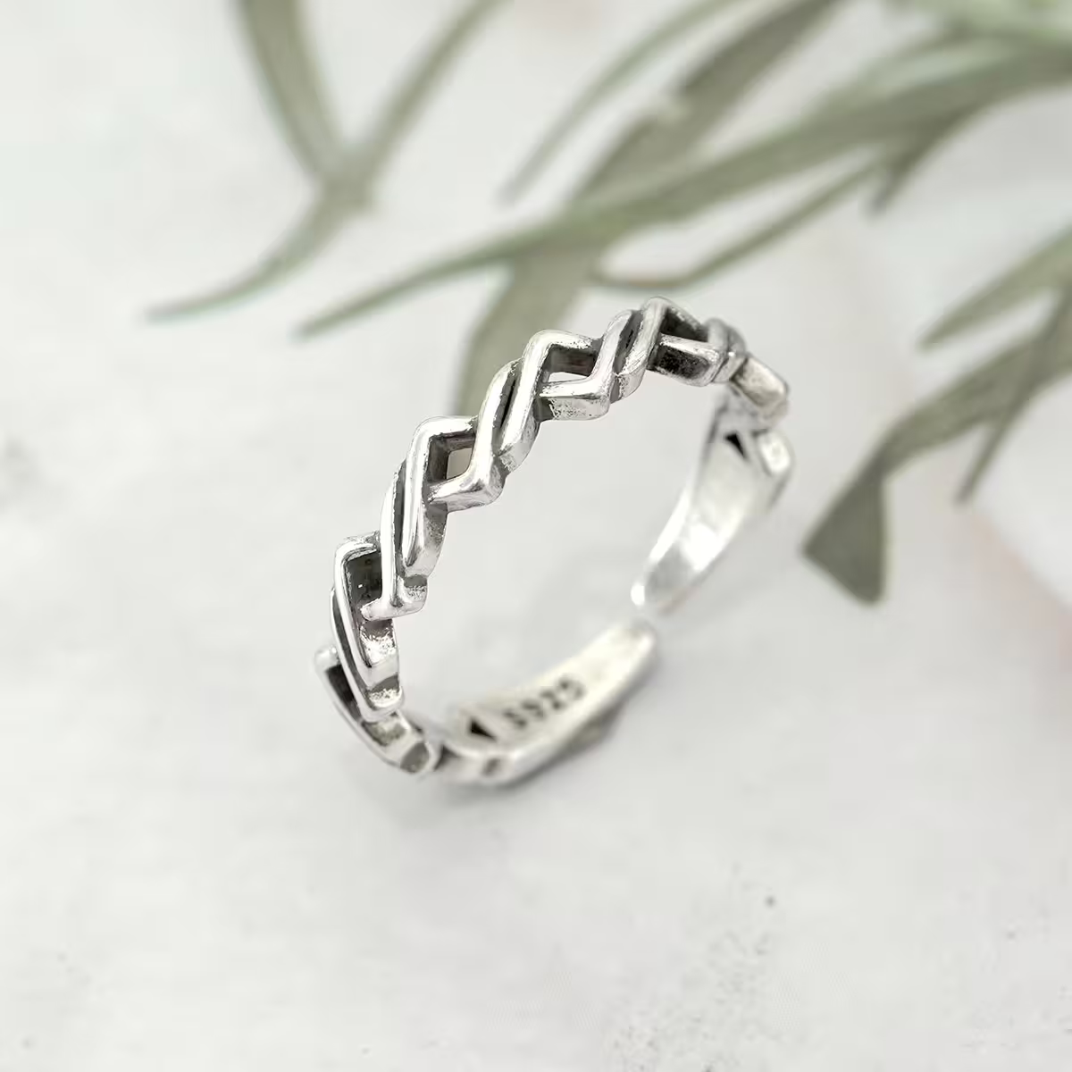 925銀飾&times;交錯菱角&times;開口戒指-第1張