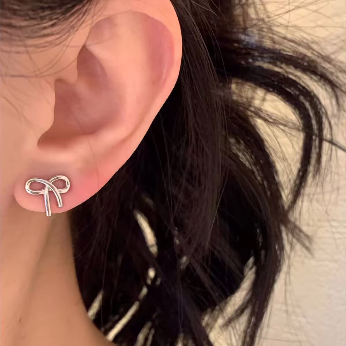 線條蝴蝶結&times;蚊香盤U型耳夾-第5張