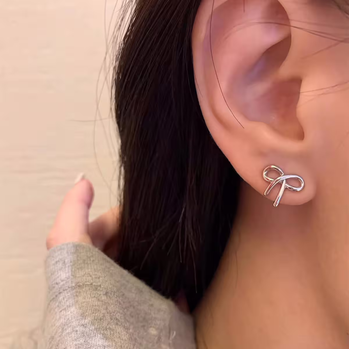 線條蝴蝶結&times;蚊香盤U型耳夾-第6張