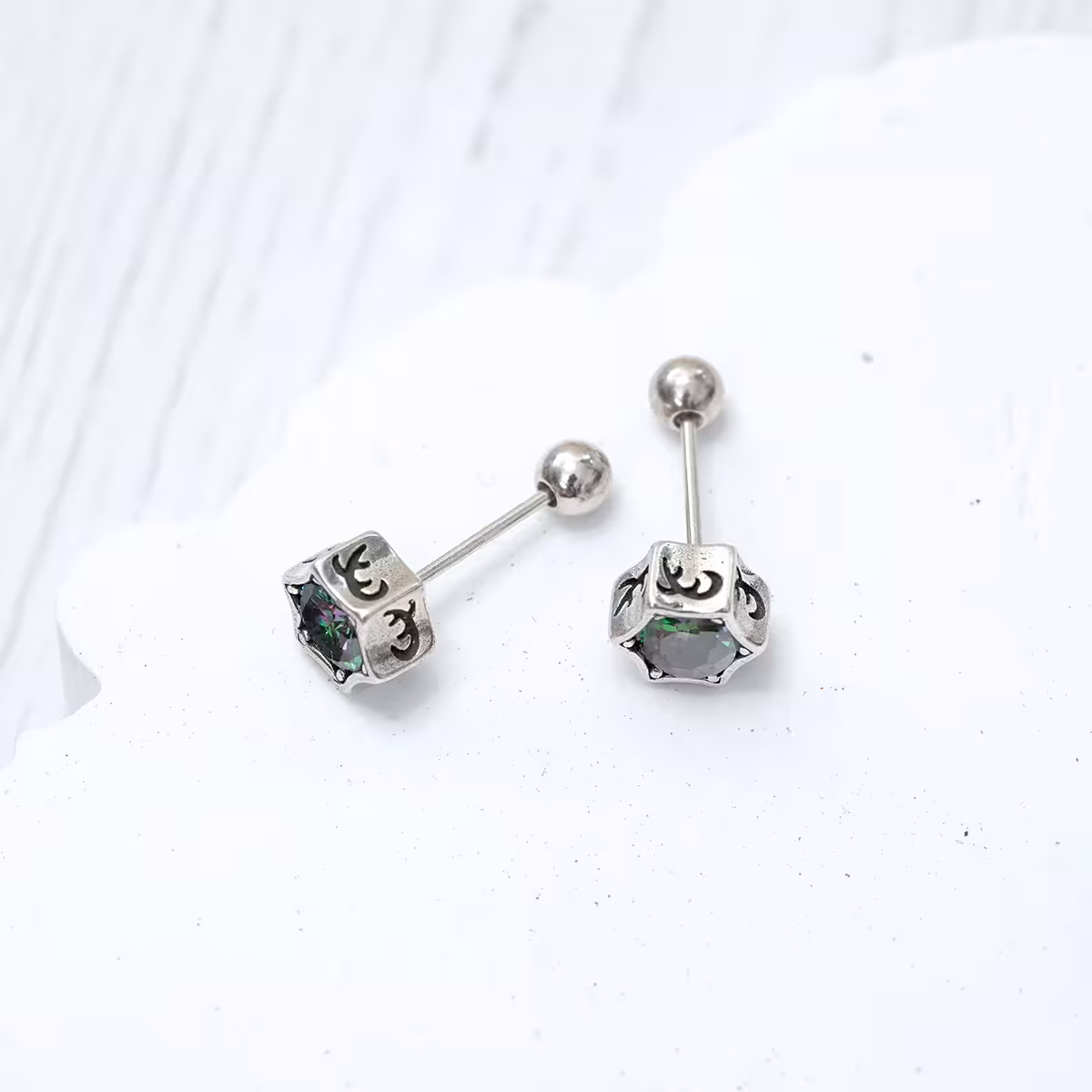 六角復古紋綠晶&times;轉珠耳環-第3張