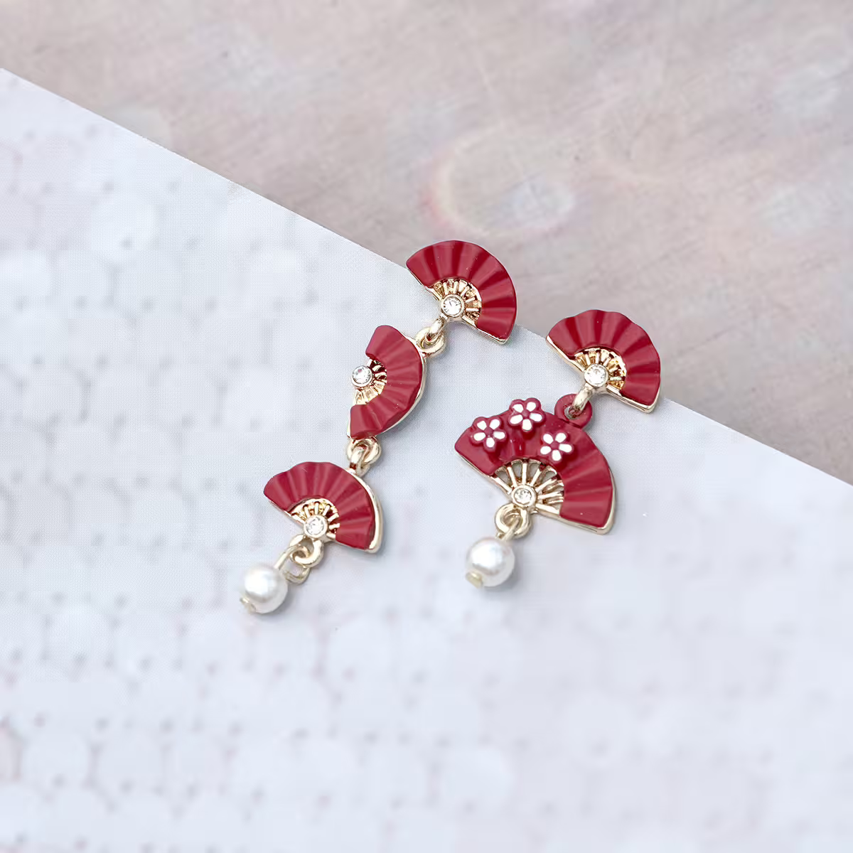 梅映紅扇&times;不對稱吊墜耳扣-第1張