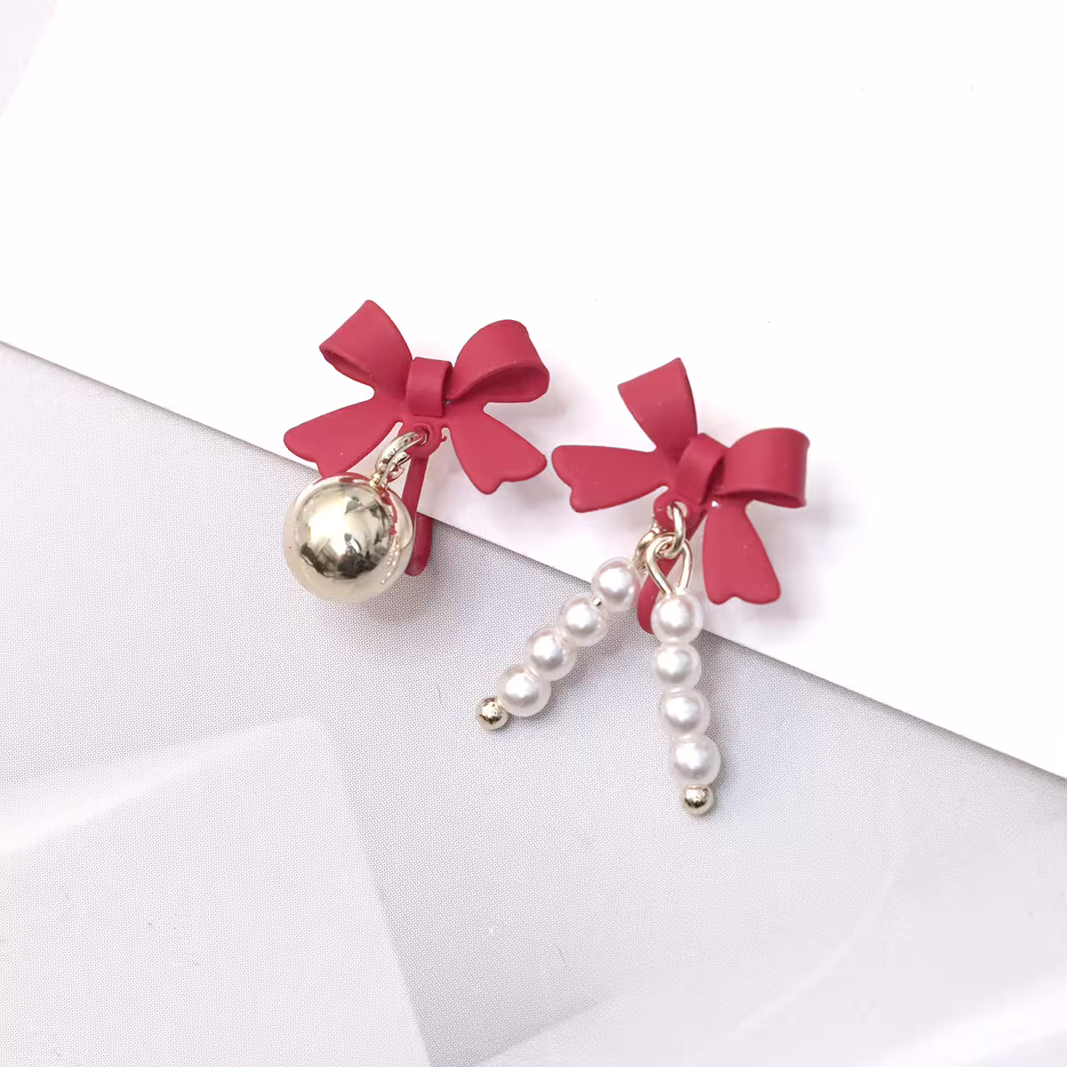 蝴蝶結鈴鐺珍珠串&times;不對稱蚊香盤U型耳夾-第1張