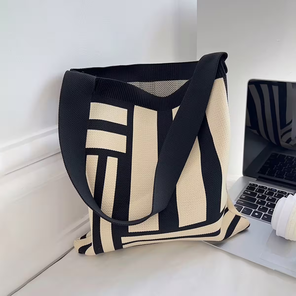 黑白線條&times;針織&times;單肩背包-第1張