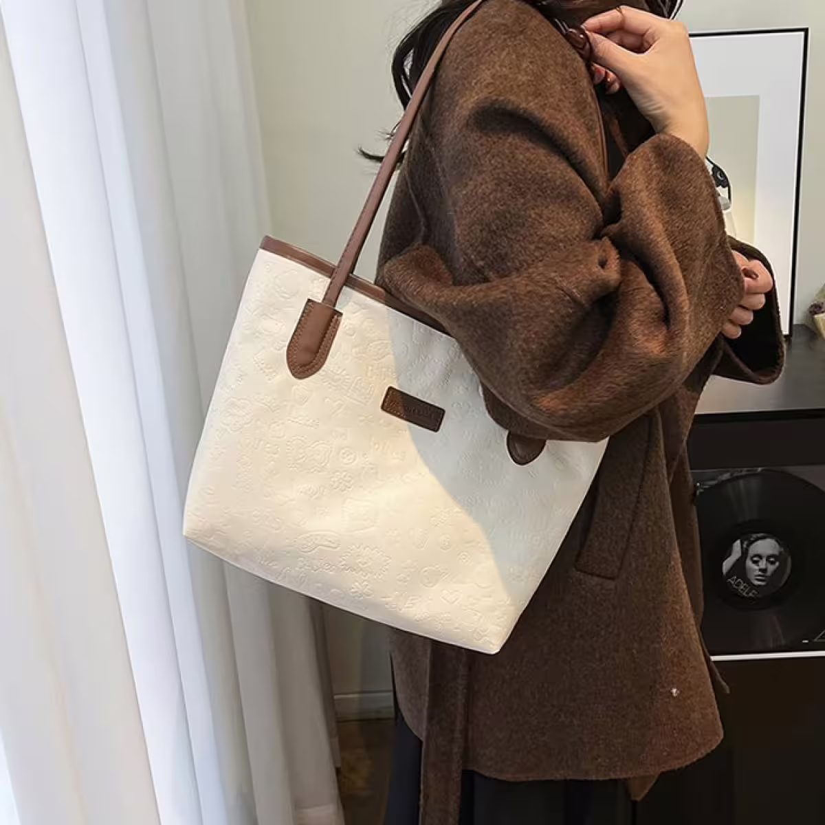 童趣壓紋包邊皮革&times;肩背包&times;棕咖-第5張