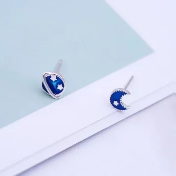 925銀針×星球與月亮×不對稱耳針.avif