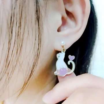 幻紫氣球貓咪×不對稱吊墜耳環.avif