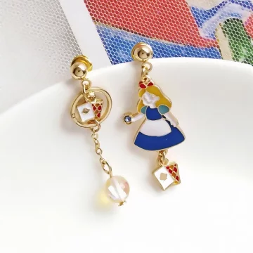 童話愛麗絲與撲克牌×不對稱吊墜耳環.avif
