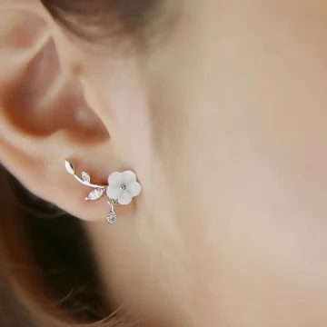 925銀針×小白花枝葉晶鑽×耳針.avif