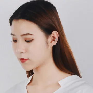 披星戴月×U型耳骨耳夾.avif