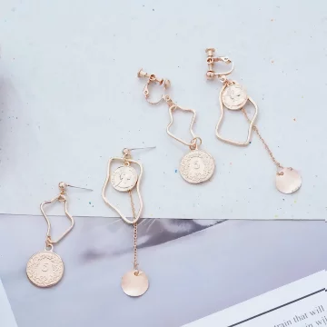 粉紅愛心希臘古幣×不對稱吊墜耳環.avif