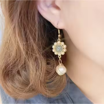 花邊灰晶線繞珍珠×吊墜耳勾