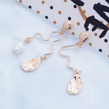 不規則平衡珍珠×不對稱螺旋耳夾