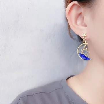藍色亮片貓咪星月×不對稱吊墜耳環.avif