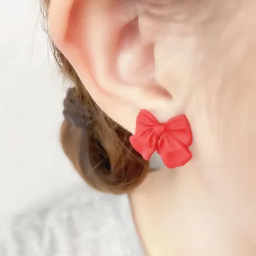 公主紅蝴蝶領結×三角耳夾.avif