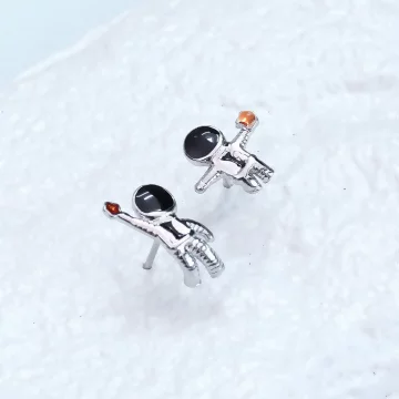 偷星的太空人×耳環.avif