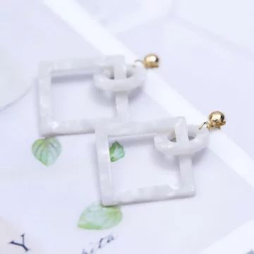 方框圓圈炫白貝紋×吊墜耳環.avif