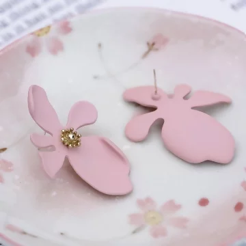 不規則粉紅五瓣花朵×吊墜耳環.avif