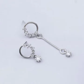 925銀針×圓圈鋯石長桿垂鑽×不對稱吊墜耳線環.avif