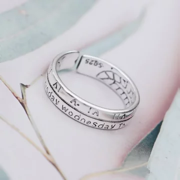 925銀飾×星期字母羅馬數字×開口戒指.avif