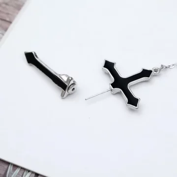個性黑十字穿刺×單邊吊墜耳環.avif