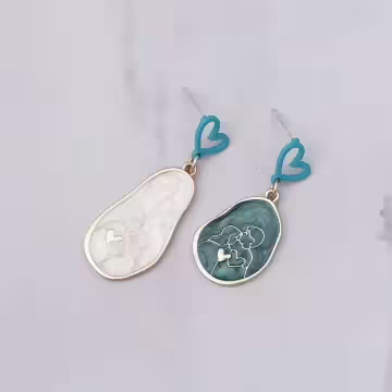 我的戀人撞色愛心&times;不對稱吊墜耳環