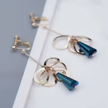金屬鏤空花瓣藍晶柱×螺旋耳夾