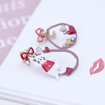 領結愛心小貓×不對稱三角耳夾.avif