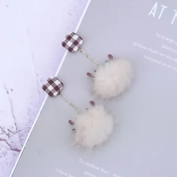 格子毛球小鹿×吊墜耳環.avif