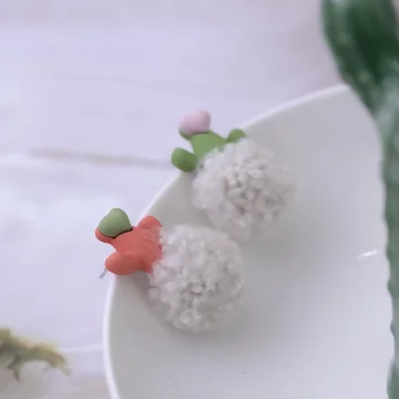 橙綠仙人掌米毛球×不對稱吊墜耳環.avif