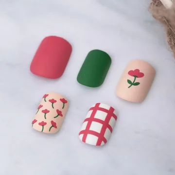 紅配綠格子小花霧面×穿戴式手指甲片×二十四入 .avif