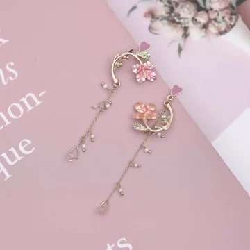 花枝嬌綻×不對稱吊墜耳環.avif